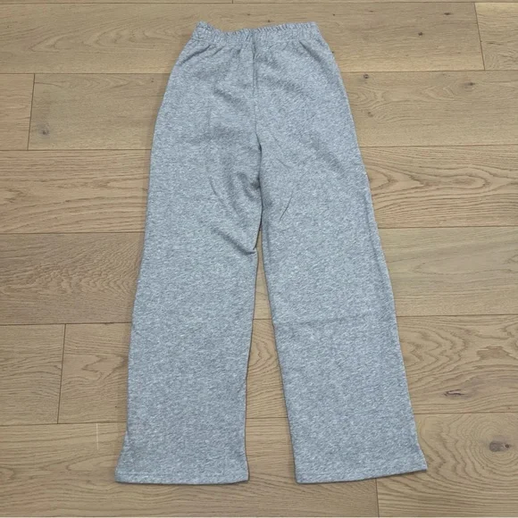 ALO Yoga Unisex Gray Zip-Up Hoodie and Jogger Set - Picture 16 of 16